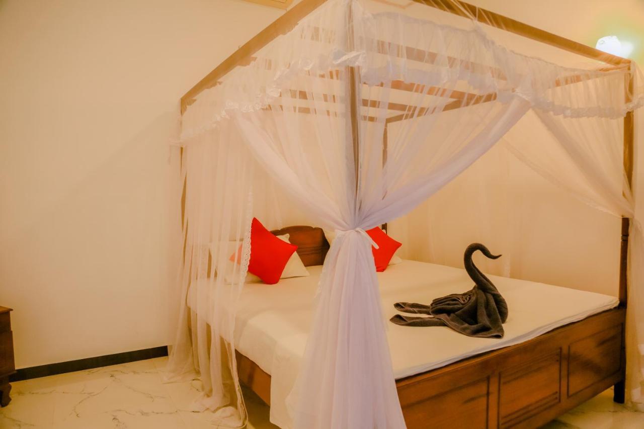 Bed and Breakfast Sajana Ocean Hill Mirissa Exterior foto