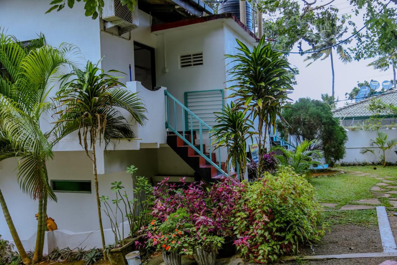 Bed and Breakfast Sajana Ocean Hill Mirissa Exterior foto