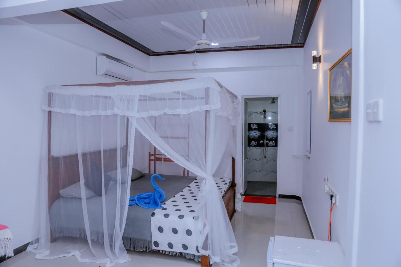 Bed and Breakfast Sajana Ocean Hill Mirissa Exterior foto