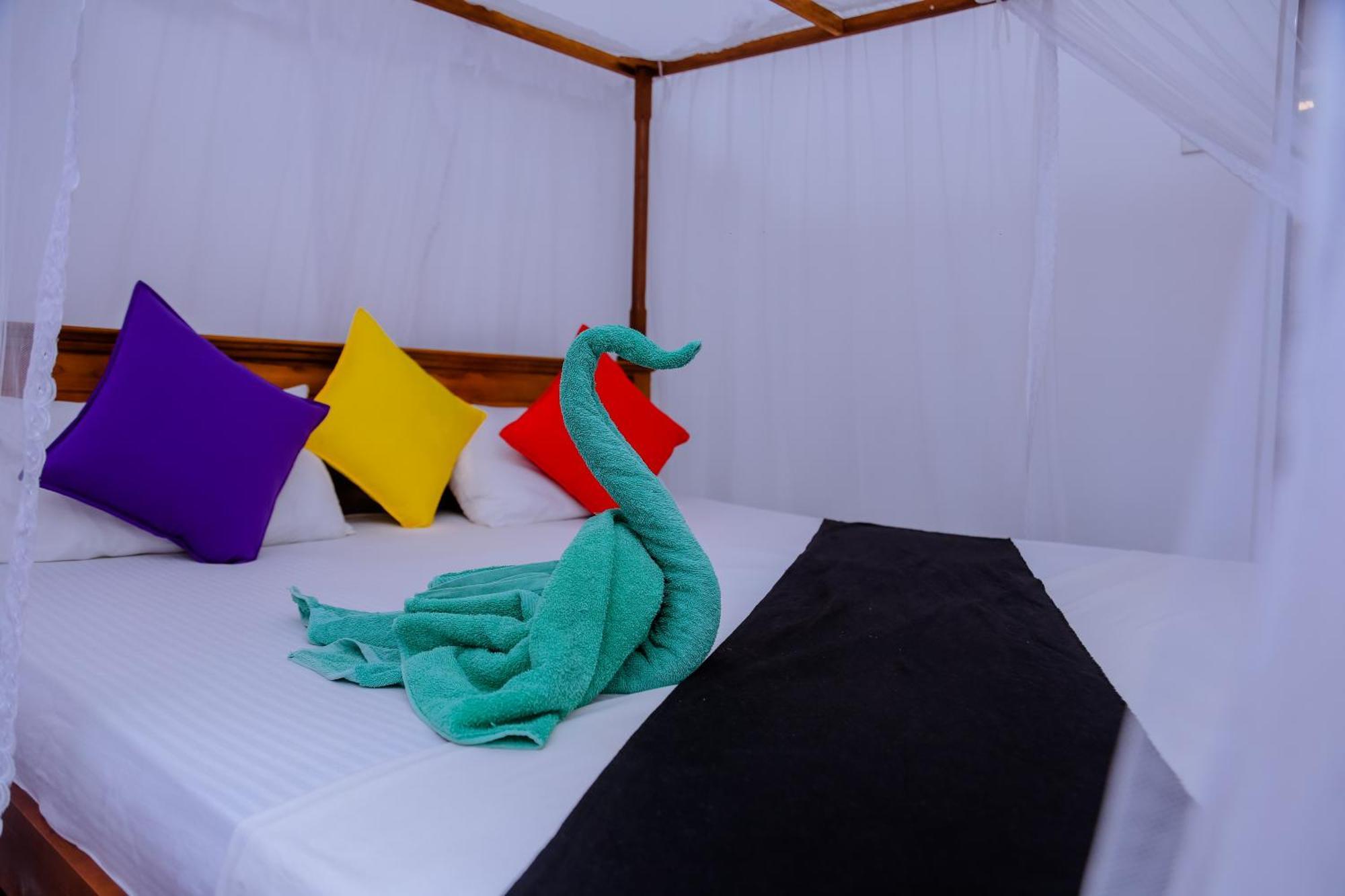 Bed and Breakfast Sajana Ocean Hill Mirissa Exterior foto