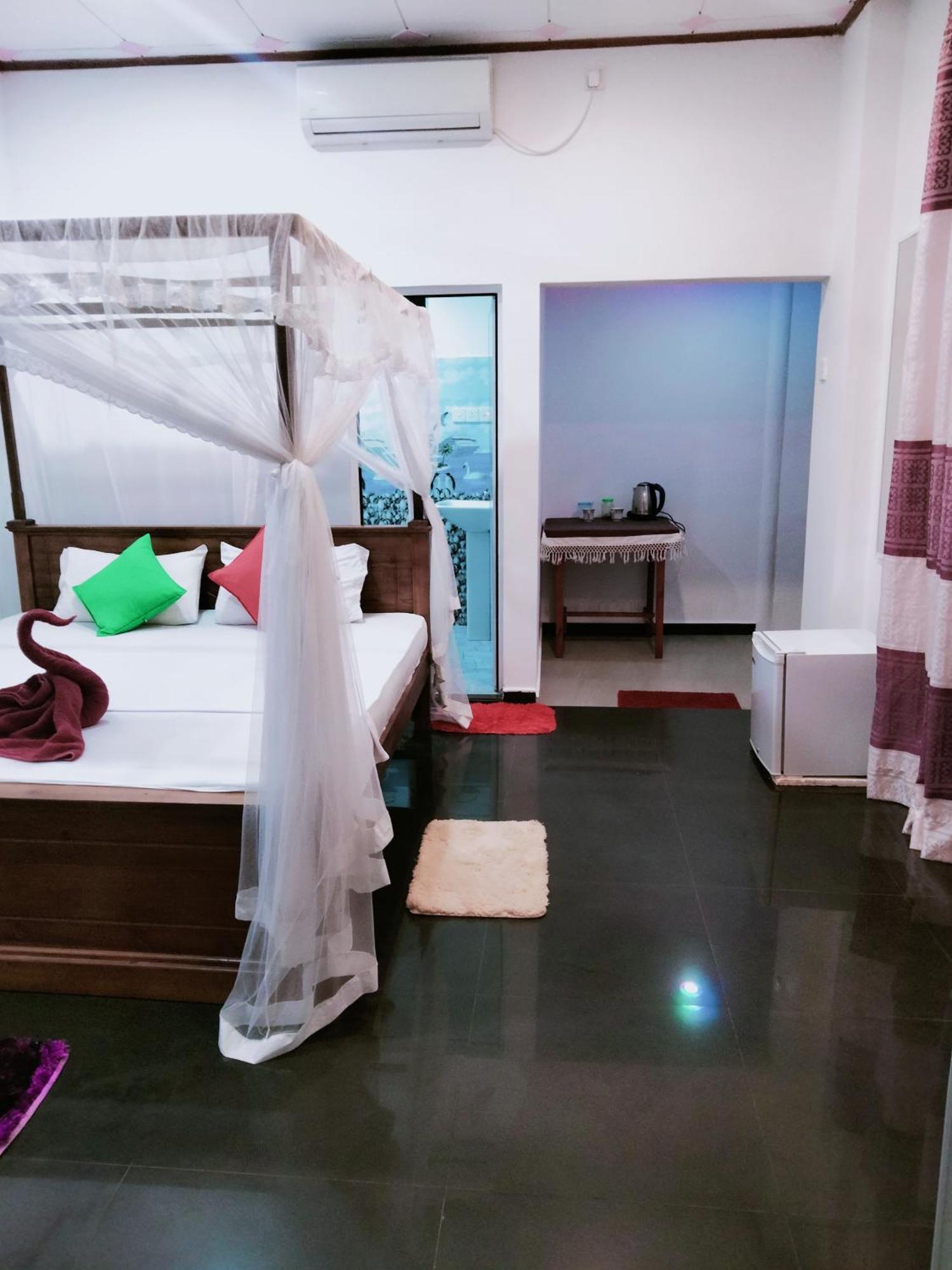 Bed and Breakfast Sajana Ocean Hill Mirissa Zimmer foto